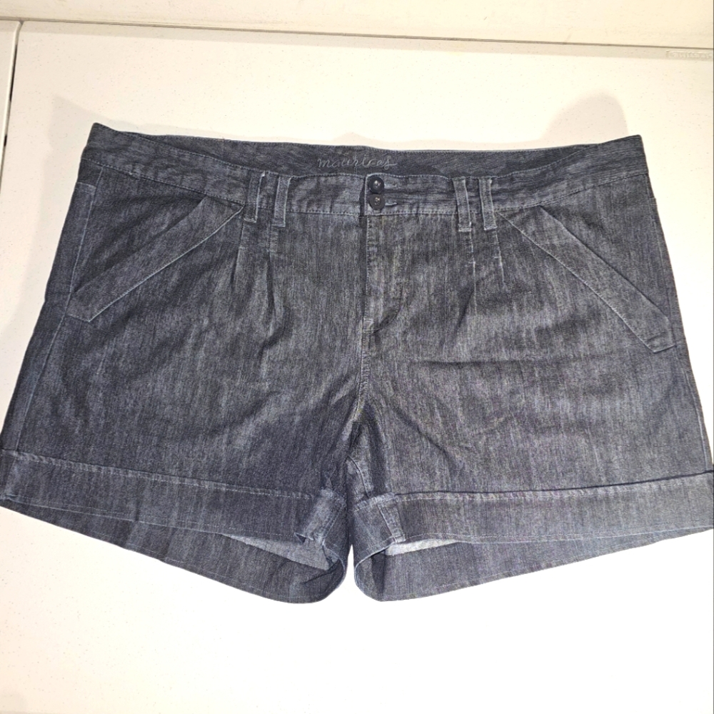 Maurices Lightweight Stretch Pleated Zip Fly Plus Size 26 VGUC Dark Wash VGUC